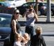 Angelina Jolie emmène trois de ses enfants faire du shopping pour Halloween le 28 octobre 2012 à Sherman Oaks en Californie dans le magasin Party City