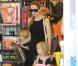 Angelina Jolie emmène trois de ses enfants faire du shopping pour Halloween le 28 octobre 2012 à Sherman Oaks en Californie dans le magasin Party City