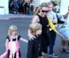 Angelina Jolie emmène trois de ses enfants faire du shopping pour Halloween le 28 octobre 2012 à Sherman Oaks en Californie dans le magasin Party City : elle porte dans ses bras son fils Knox
