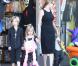 Angelina Jolie emmène trois de ses enfants faire du shopping pour Halloween le 28 octobre 2012 à Sherman Oaks en Californie dans le magasin Party City : elle porte dans ses bras son fils Knox