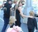 Angelina Jolie emmène trois de ses enfants faire du shopping pour Halloween le 28 octobre 2012 à Sherman Oaks en Californie dans le magasin Party City : elle porte dans ses bras son fils Knox