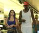 L'ailier des Lakers Antawn Jamison et sa petite amie surpris à la sortie d'un MAC store à Beverly Hills, le 27 octobre 2012