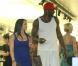 L'ailier des Lakers Antawn Jamison et sa petite amie surpris à la sortie d'un MAC store à Beverly Hills, le 27 octobre 2012 - photos Purepeople