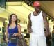 L'ailier des Lakers Antawn Jamison et sa petite amie surpris à la sortie d'un MAC store à Beverly Hills, le 27 octobre 2012