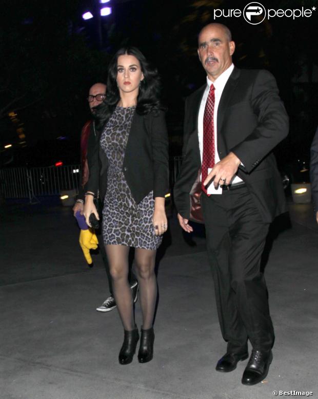 La belle Katy Perry arrive au match de basket des Lakers à Los Angeles, le 30 octobre 2012