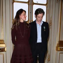 Benjamin Biolay a été fait officier dans l'ordre des Arts et des Lettres le 10 octobre 2012 au ministère de la Culture, à Paris. La ministre Aurélie Filippetti lui a remis la décoration décidée par son prédécesseur Frédéric Mitterrand.