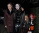 Kate Moss et son mari Jamie Hince arrivent déguisés en Gomez et Morticia Addams à la soirée d'Halloween de Jonathan Ross à Londres, le 31 octobre, 2012.