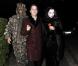 Kate Moss et son mari Jamie Hince arrivent déguisés en Gomez et Morticia Addams à la soirée d'Halloween de Jonathan Ross à Londres, le 31 octobre, 2012.