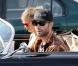  Le chanteur Adam Levine et sa compagne Behati Prinsloo, superbe représentante de Victoria's Secret, à Los Angeles le 31 octobre 2012. 