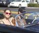  Adam Levine en balade avec sa compagne Behati Prinsloo, superbe représentante de Victoria's Secret, à Los Angeles le 31 octobre 2012. 