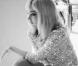 Miranda Kerr se mue en blonde glamour dans les coulisses d'un shooting mode pour Vogue Italie