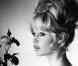Brigitte Bardot est courtisée pour incarner la James Bond Girl d' Au Service de sa Majesté .