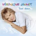 Véronique Jannot chante avant de pouvoir adopter la petite Migmar
