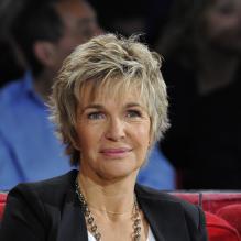 Véronique Jannot durant l'enregistrement de l'émission Vivement Dimanche à Paris le 10 octobre 2012.
