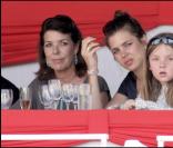 La princesse Caroline et ses deux filles Charlotte et Alexandra