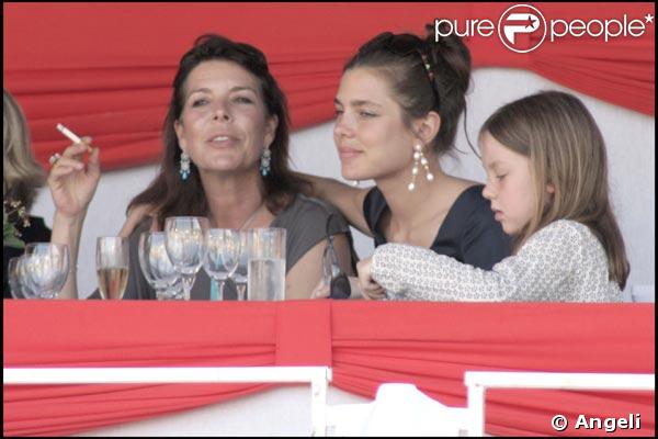 La princesse Caroline et ses deux filles Charlotte et Alexandra