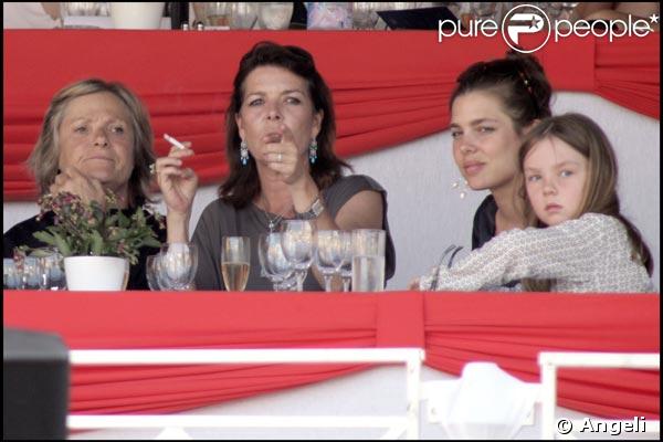 La princesse Caroline et ses deux filles Charlotte et Alexandra