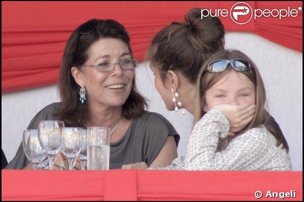 La princesse Caroline et ses deux filles Charlotte et Alexandra