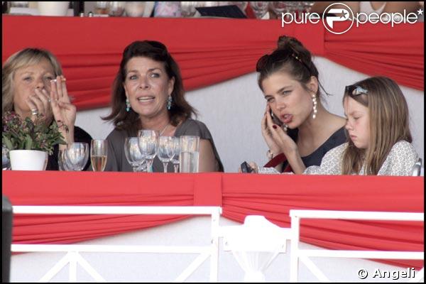 La princesse Caroline et ses deux filles Charlotte et Alexandra