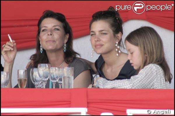 La princesse Caroline et ses deux filles Charlotte et Alexandra