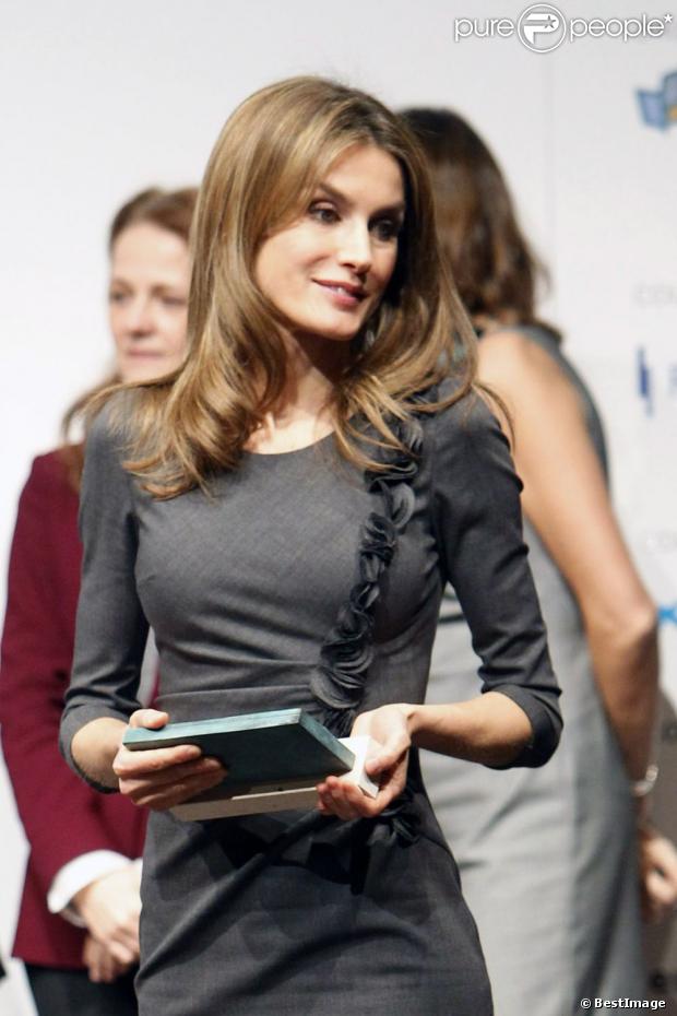 AGENDA PERSONAL DE LA PRINCESA LETIZIA Nº (2) - Página 59 992750-la-princesse-letizia-d-espagne-lors-de-620x0-2