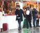 EXCLU - Photo ne pouvant être reproduite - David et Siam de Qui veut épouser mon fils ?, saison 2, au marché de Noël des Champs-Elysées à Paris en novembre 2012 à Paris
