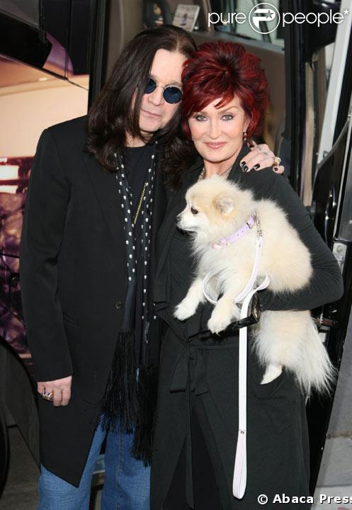 Ozzy et Sharon Osbourne avec leur chien Minnie 
