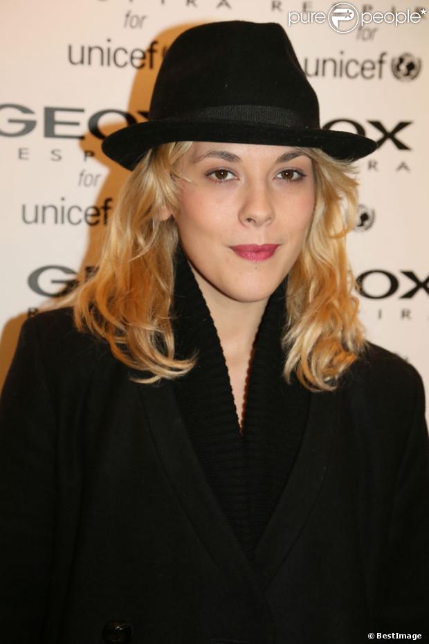 Alysson Paradis lors de la soirée "Faites sourire le monde" organisée par Geox au profit de l'Unicef le 13 décembre 2012 à Paris.