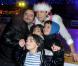 Philippe Candeloro et les enfants sur la patinoire de Charenton avec sa troupe Candeloro Show Company pour présenter son spectacle  Dancing on Ice  le 19 décembre 2012.