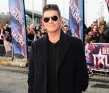 Simon Cowell : Très occupé auprès d'Alesha Dixon sexy et de cinq jeunes filles