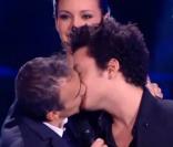NRJ Music Awards 2013: Elie Semoun embrasse Kev Adams sous l'oeil de Miss France