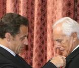 Nicolas Sarkozy décore Giorgio Armani