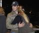  Un tendre câlin, pour tenir jusqu'au 1er février. Pierre Casiraghi à Monaco avec sa compagne Beatrice Borromeo sur la ligne de départ du XVI Rallye Monte-Carlo historique, le 27 janvier 2013. 