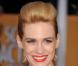 January Jones affiche une belle coupe rétro fantasque blonde pour les Screen Actors Guild (SAG) Awards à Los Angeles, le 27 janvier 2013.