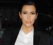 Kim Kardashian, enceinte, arrive au Ed Sullivan Theater pour l'émission Late Show With David Letterman, habillée d'un look masculin noir et blanc et de bottines Givenchy. New York, le 16 janvier 2013.