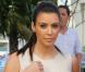 Kim Kardashian arrive au restaurant Serendipity 3 à Miami, habillée d'un top à franges Marni, d'une jupe en cuir Givenchy et de sandales Tom Ford. Le 4 décembre 2012.