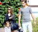 Scott Disick, sa compagne Kourtney Kardashian et leur fils Mason à Miami. Le 14 décembre 2012.