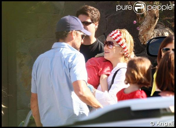 Lance Amstrong célebre le 4 jjuillet et reçoit un baiser de Kate Hudson