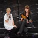 Carla Bruni et Bar Refaeli : Chansons et autodérision au Festival de San Remo