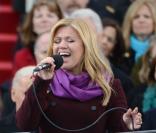 Kelly Clarkson, attaquée et humiliée, se paye une légende de la musique !