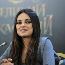Mila Kunis délicieuse et inchangée pour la promotion du film Le Monde fantastique d'Oz au Ritz Carlton de Moscou, le 27 février 2013.