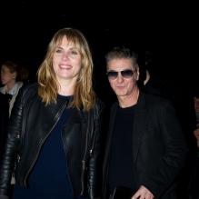 Emmanuelle Seigner et Etienne Daho arrivent au défilé prêt-à-porter automne-hiver 2013-2014 d'Yves Saint Laurent. Le défilé s'est déroulé au Grand Palais à Paris, le 4 mars 2013.
