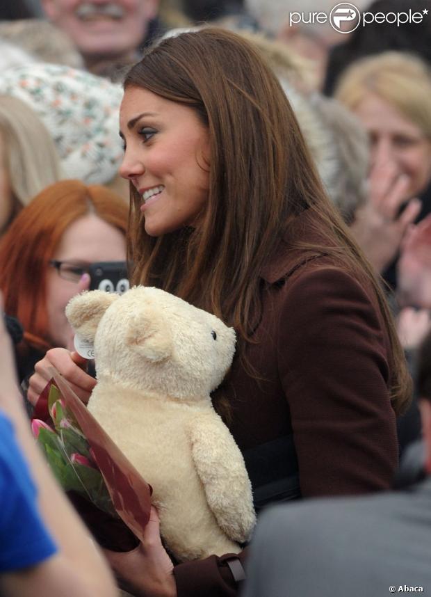 CASA REAL BRITÁNICA - Página 77 1070632-kate-the-duchess-of-cambridge-arrives-620x0-1