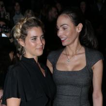 Vahina Giocante et Inés Sastre assistent au défilé prêt-à-porter d'Elie Saab à l'Espace Éphémère. Paris, le 6 mars 2013.