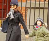 Rachel Weisz : Même pressée, la maman du petit Henry est ravissante !