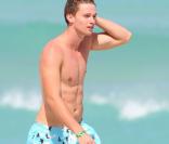 Patrick Schwarzenegger : Plage et boîtes de nuit, le fils de Schwarzy s'éclate