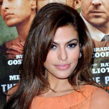Eva Mendes sublime à la première de The Place Beyond The Pines à New York, le 28 mars 2013.