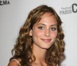 Nora Arnezeder
