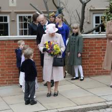 <p>La reine Elizabeth II d'Angleterre, le duc d'Edimbourg, les princes Andrew et Edward, la comtesse Sophie de Wessex et sa fille Lady Louise, les princesses Beatrice et Eugenie d'York lors de la messe de Pâques le 31 mars 2013.</p>