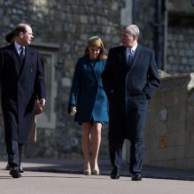 Le prince Edward, la princesse Beatrice d'York et le prince Andrew lors de la messe de Pâques à Windsor le 31 mars 2013